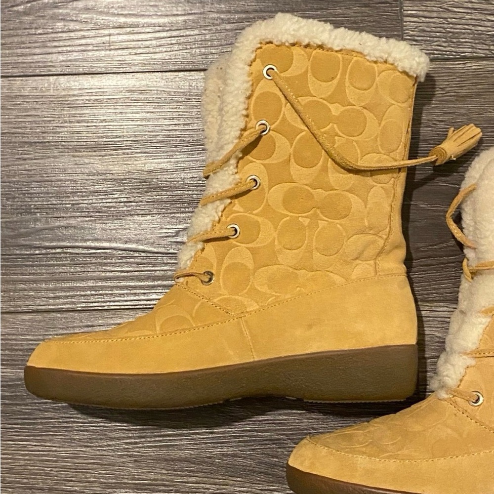 Women’s Suede Coach Boots - Picture 6 of 9